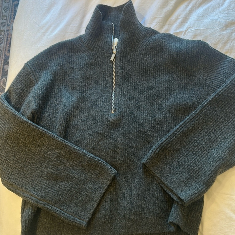 H&M gray pull over / quarter zip - XS